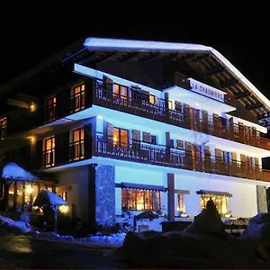 https://chalet-hotel-la-chaumiere-morzine.hotels-rhonealpes.com